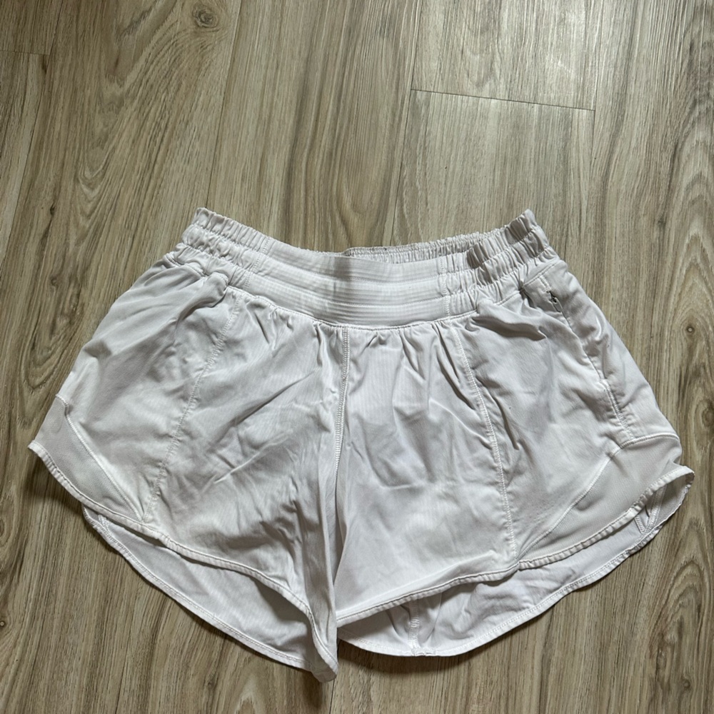 Lululemon Athletica Hotty Hot short - low rise 4 inch white